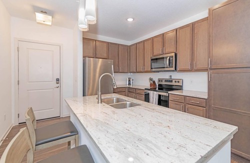 San Marco Apartment | Landing | Chic 1BD, Yoga Studio, Gym