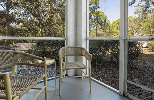 Fruitville Apartment | Landing | Chic 2BD, Clubhouse, Gym