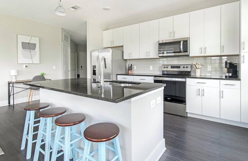 San Marco Apartment | Landing | Chic 2BD, Gym, Pool