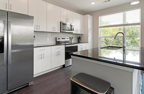 San Marco Apartment | Landing | Chic 2BD, Gym, Pool