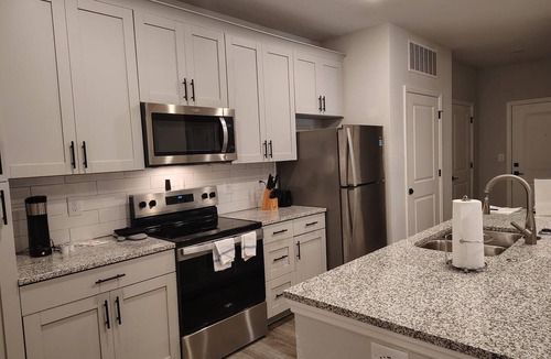 Newberry Apartment | Landing | Chic 2BD, Gym, Pool