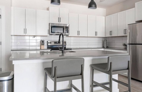 Sugar Hill Apartment | Landing | Chic 2BD, Gym, Pool