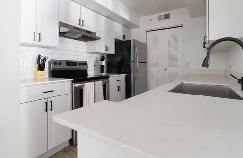 Fruitville Apartment | Landing | Chic 2BD, Gym, Clubhouse