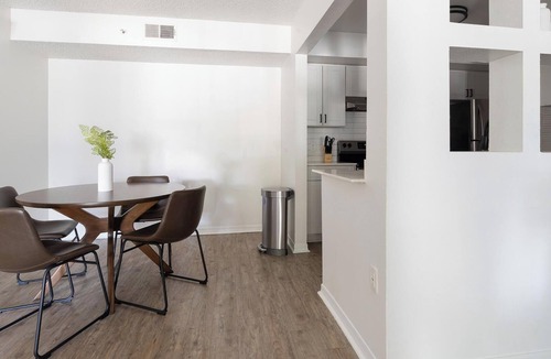 Fruitville Apartment | Landing | Chic 2BD, Gym, Clubhouse