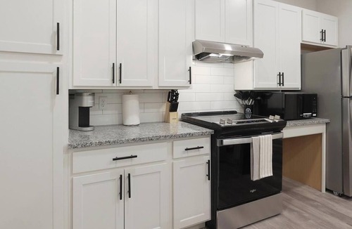 Beaufort Apartment | Landing | Chic 2BD, Gym