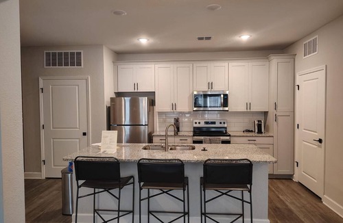 Newberry Apartment | Landing | Chic 2BD, Pool, Gym