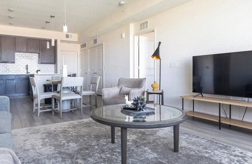 Palmetto Apartment | Landing | Chic 2BD, Yoga Studio, Gym