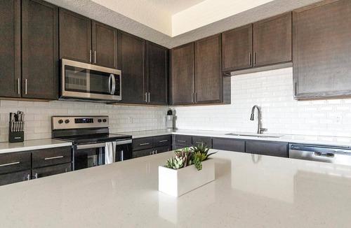 Palmetto Apartment | Landing | Chic 2BD, Yoga Studio, Gym