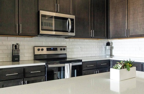 Palmetto Apartment | Landing | Chic 2BD, Yoga Studio, Gym