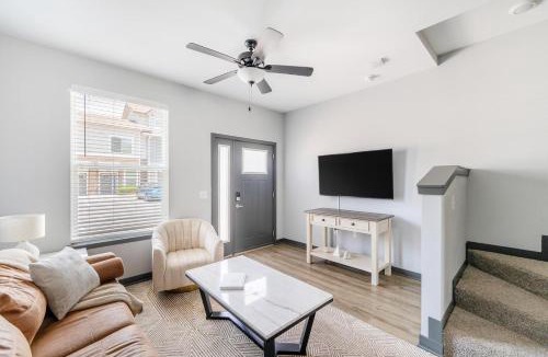 Northwest Pensacola Apartment | Landing Chic 3BD Game Room Rooftop Lounge
