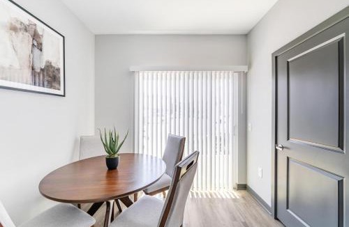 Northwest Pensacola Apartment | Landing Chic 3BD Game Room Rooftop Lounge