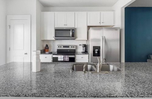 Summerville Apartment | Landing | Chic 3BD, Gym, Yoga Studio