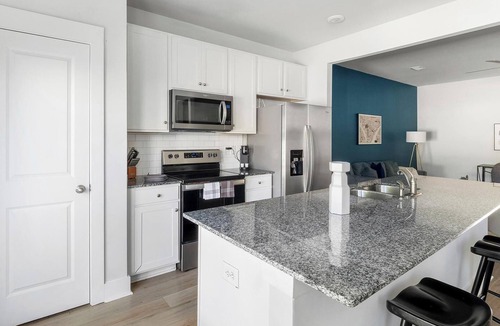 Summerville Apartment | Landing | Chic 3BD, Gym, Yoga Studio