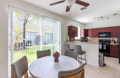 Homestead Apartment | Landing | Chic 3BD, Pool