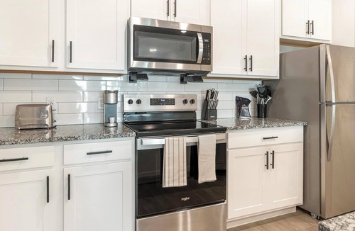 Port Malabar Apartment | Landing | Incredible 1BD, Pool, Gym