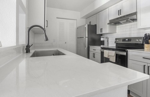 Fruitville Apartment | Landing | Incredible 2BD, Gym, Clubhouse