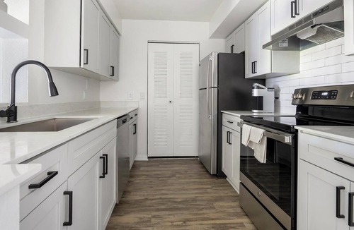 Fruitville Apartment | Landing | Incredible 2BD, Gym, Clubhouse