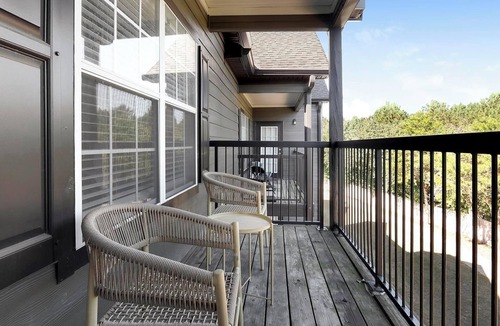 McDonough Apartment | Landing | Incredible 2BD, Gym, Yoga Studio