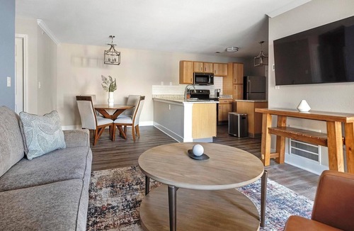 Eureka Apartment | Landing | Incredible 2BD, Clubhouse, Gym