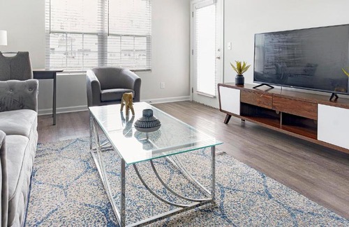 Bloomingdale Apartment | Landing Incredible 2BD Pool Gym