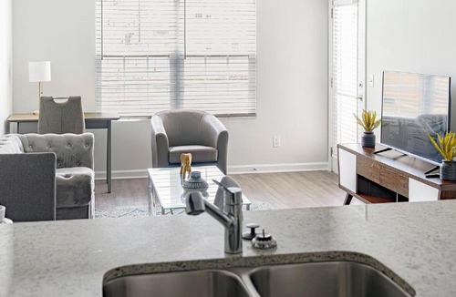 Bloomingdale Apartment | Landing Incredible 2BD Pool Gym