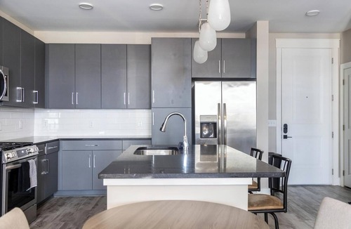Savannah Apartment | Landing | Incredible 2BD, Gym, Yoga Studio