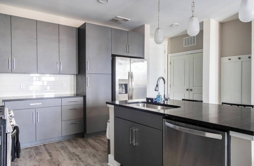Savannah Apartment | Landing | Incredible 2BD, Gym, Yoga Studio