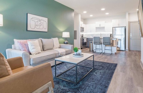 Sanford Apartment | Landing | Modern 1BD, Courtyard, Gym