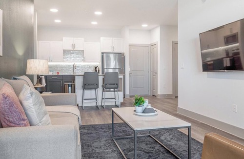 Sanford Apartment | Landing | Modern 1BD, Courtyard, Gym