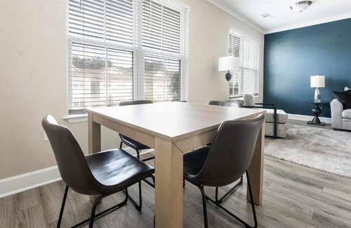 Summerville Apartment | Landing Modern 1BD Gym Yoga Studio