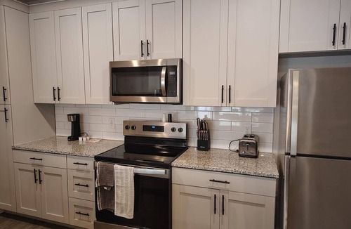 Newberry Apartment | Landing | Modern 1BD, Pool, Gym