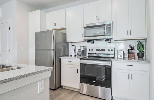 Fort Myers Apartment | Landing | Modern 1BD, Pool
