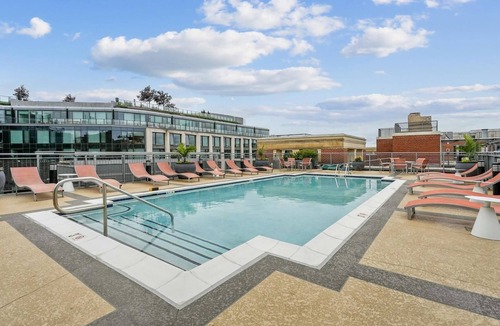 Navy Yard Apartment | Landing | Modern 2BD, Courtyard