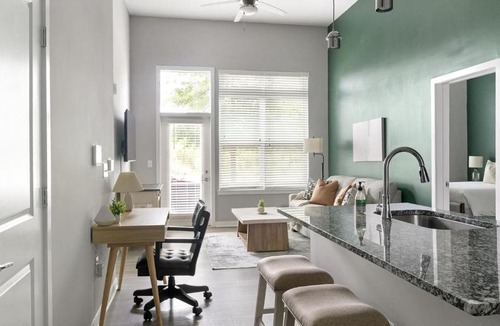 Optimist Park Apartment | Landing Modern 2BD Gym