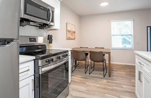 Dunedin Apartment | Landing | Modern 2BD, Gym