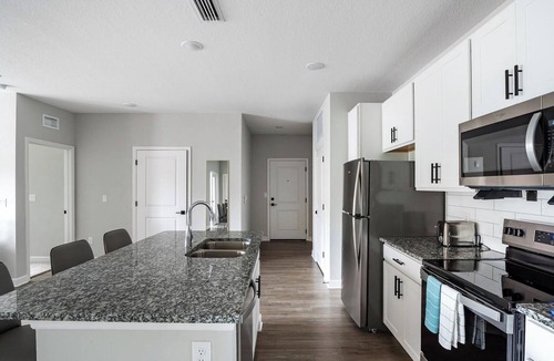 Port Malabar Apartment | Landing | Modern 2BD, Gym, Pool
