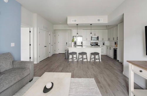 Franklin Apartment | Landing | Modern 2BD in Cool Springs