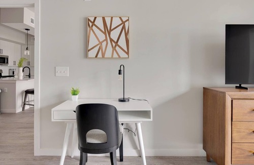 Franklin Apartment | Landing | Modern 2BD in Cool Springs