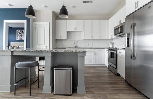 Matthews Apartment | Landing | Modern 2BD, Pool, Gym