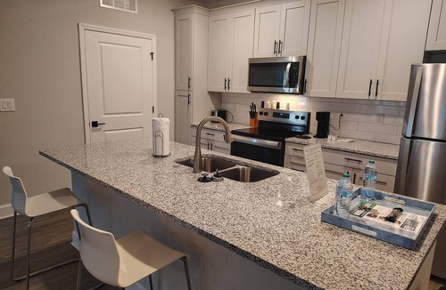 Newberry Apartment | Landing | Modern 2BD, Pool, Gym
