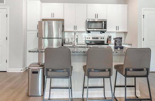 Port Malabar Apartment | Landing | Modern 2BD, Pool, Gym