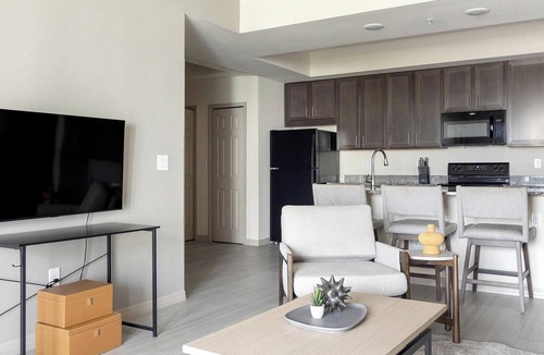 Eastwood Village Apartment | Landing | Modern 2BD, Tennis Court, Pool