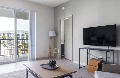 Eastwood Village Apartment | Landing | Modern 2BD, Tennis Court, Pool