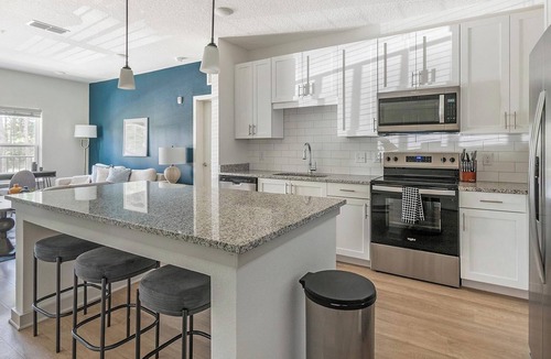 Jacksonville Apartment | Landing | Modern 2BD, Gym, Clubhouse