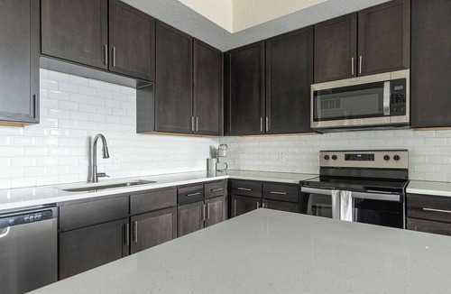 Palmetto Apartment | Landing | Modern 2BD, Yoga Studio, Pool