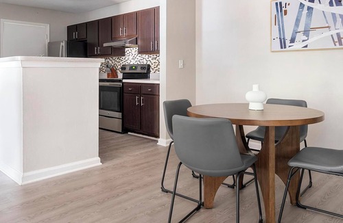 Stockbridge Apartment | Landing | Modern 3BD, Gym, Clubhouse