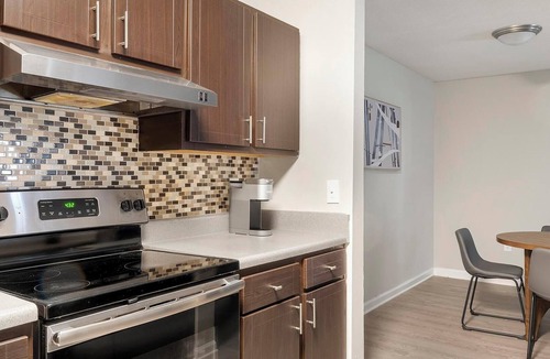 Stockbridge Apartment | Landing | Modern 3BD, Gym, Clubhouse