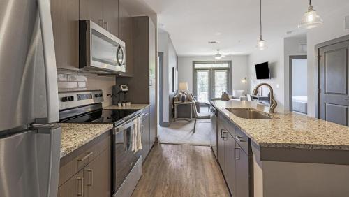 Flowery Branch Apartment | Landing - Modern Apartment with Amazing Amenities (ID9684X38)