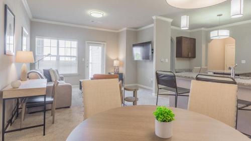 Winston - Salem Apartment | Landing Modern Apartment with Amazing Amenities (ID7350X50)