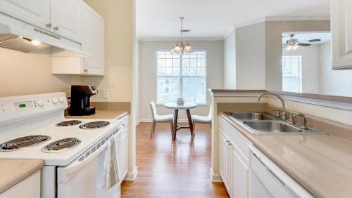 Mount Pleasant Apartment | Landing Modern Apartment with Amazing Amenities (ID8999X86)